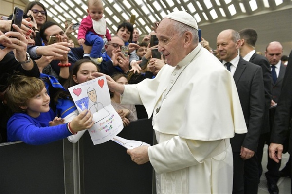 RIVIVI L’UDIENZA DEI 7.000 COOPERATORI DA PAPA FRANCESCO